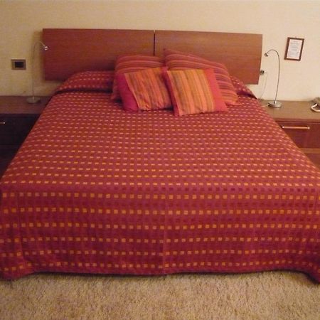 Hotel Le Moran Cusago Zimmer foto
