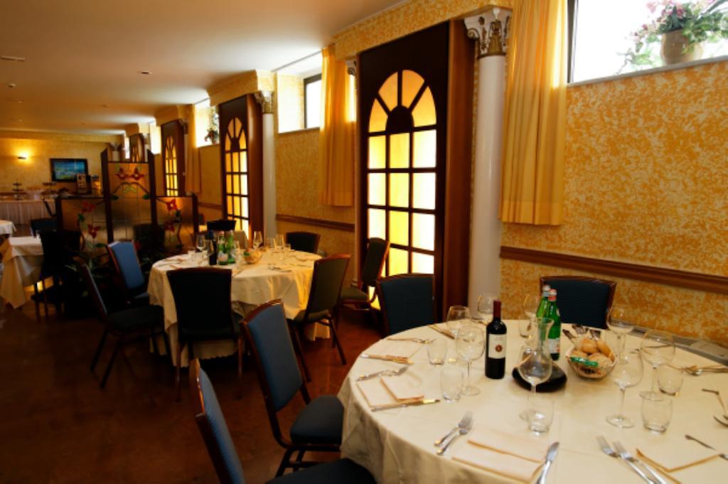 Hotel Le Moran Cusago Exterior foto